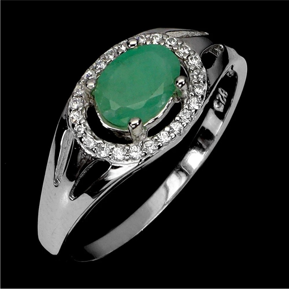 Stunning Natural Zambian Emerald Oval cut w/ zircon Halo 925 Sterling Silver